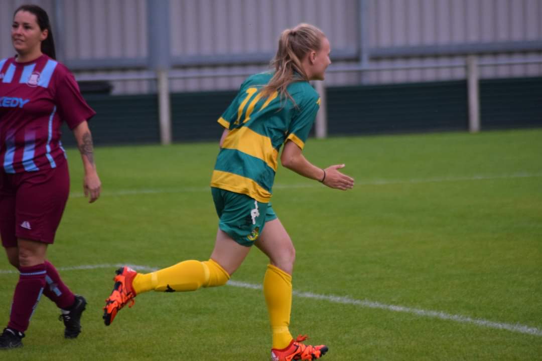 NeilPhilipThor1's tweet image. Never a better time than now to get into Womans Football @LinnetsLadiesFC #Lionesses #Euro22