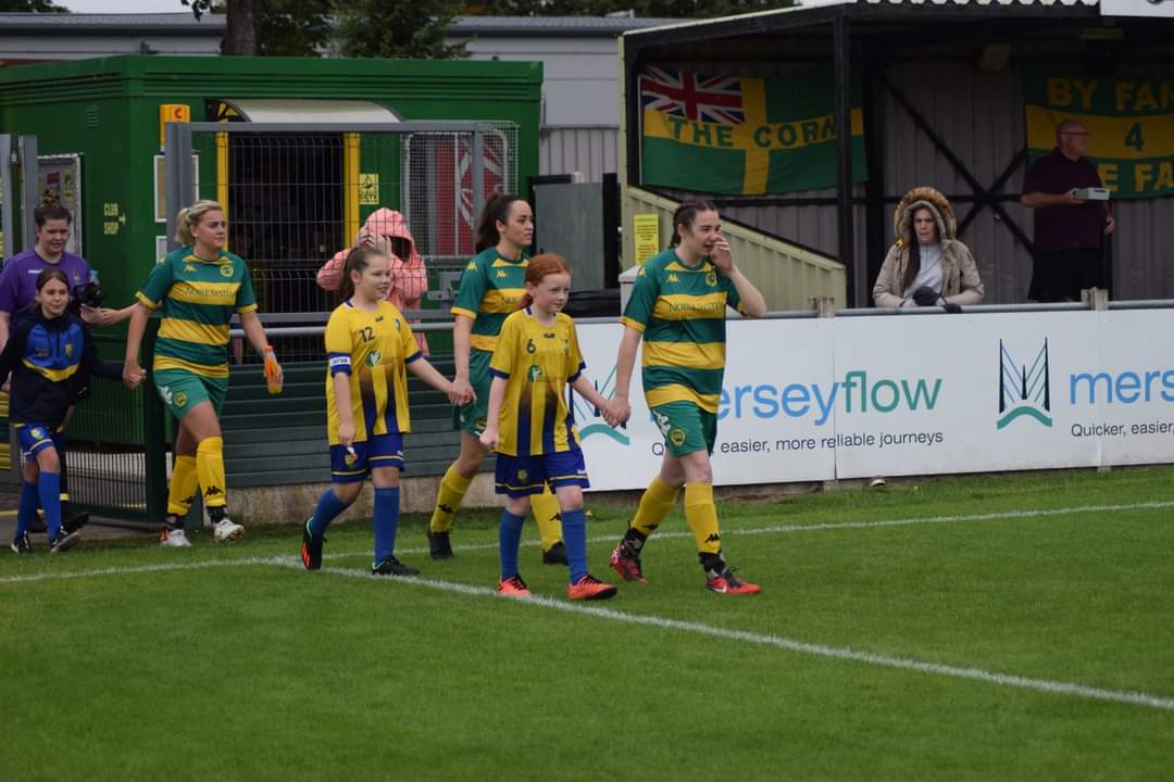 NeilPhilipThor1's tweet image. Never a better time than now to get into Womans Football @LinnetsLadiesFC #Lionesses #Euro22