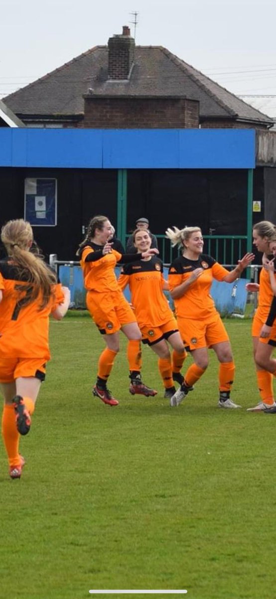 NeilPhilipThor1's tweet image. Never a better time than now to get into Womans Football @LinnetsLadiesFC #Lionesses #Euro22