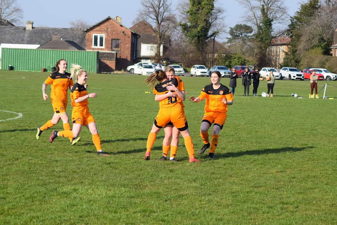 NeilPhilipThor1's tweet image. Never a better time than now to get into Womans Football @LinnetsLadiesFC #Lionesses #Euro22