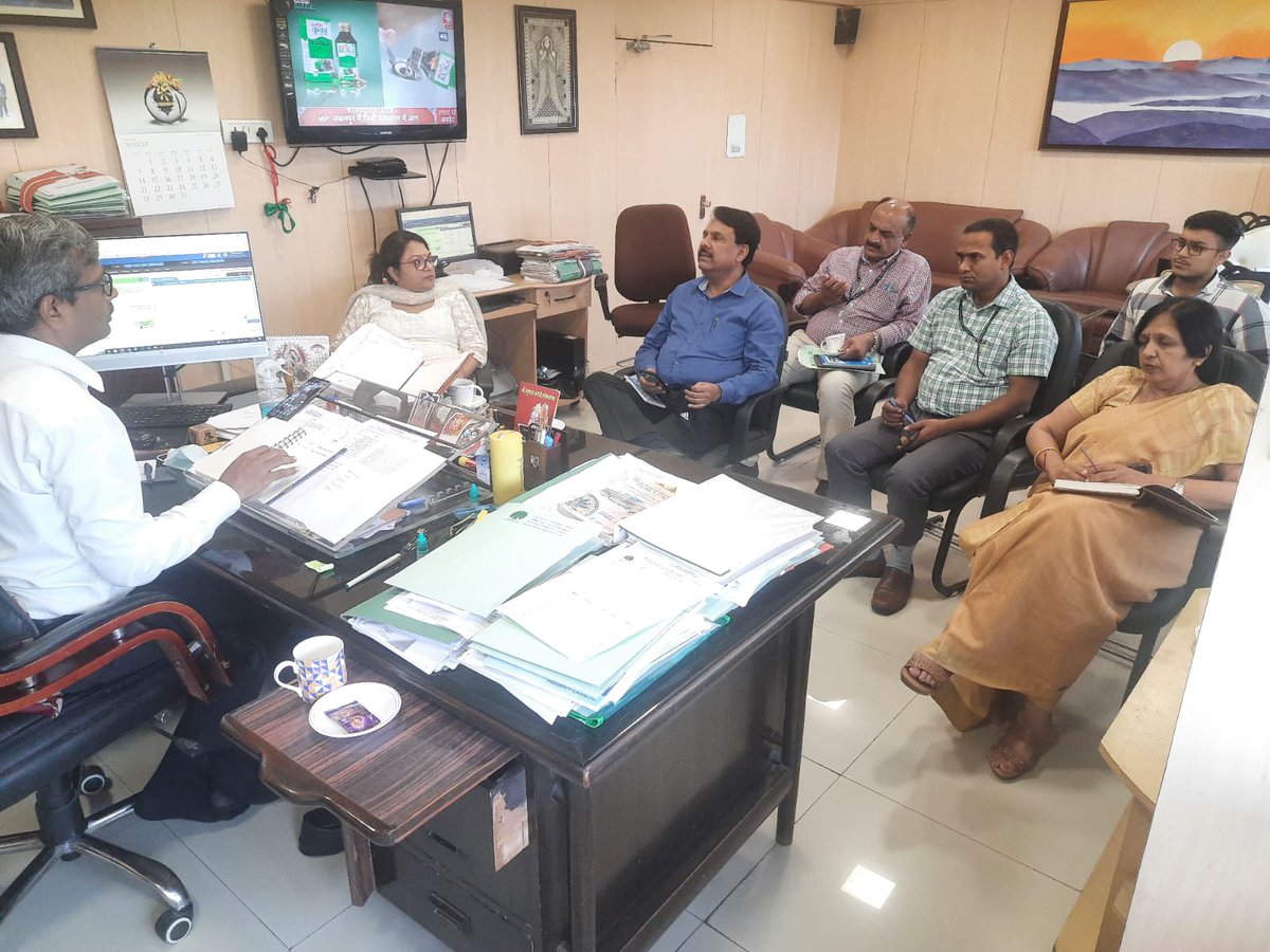 tweetndmc's tweet image. A review meeting chaired by Dr. Ramesh, MoH with CMO&apos;s &amp;amp; JD Comml. #NDMC Regarding implementation of action plan of effective collection of #Solid_Waste_Management user charges in the premises of #NDMC.
#SwachhSurvekshan2023
#HarGharTiranga
#स्वच्छतासर्वोपरि
#NewIndia🇮🇳 #NewNDMC