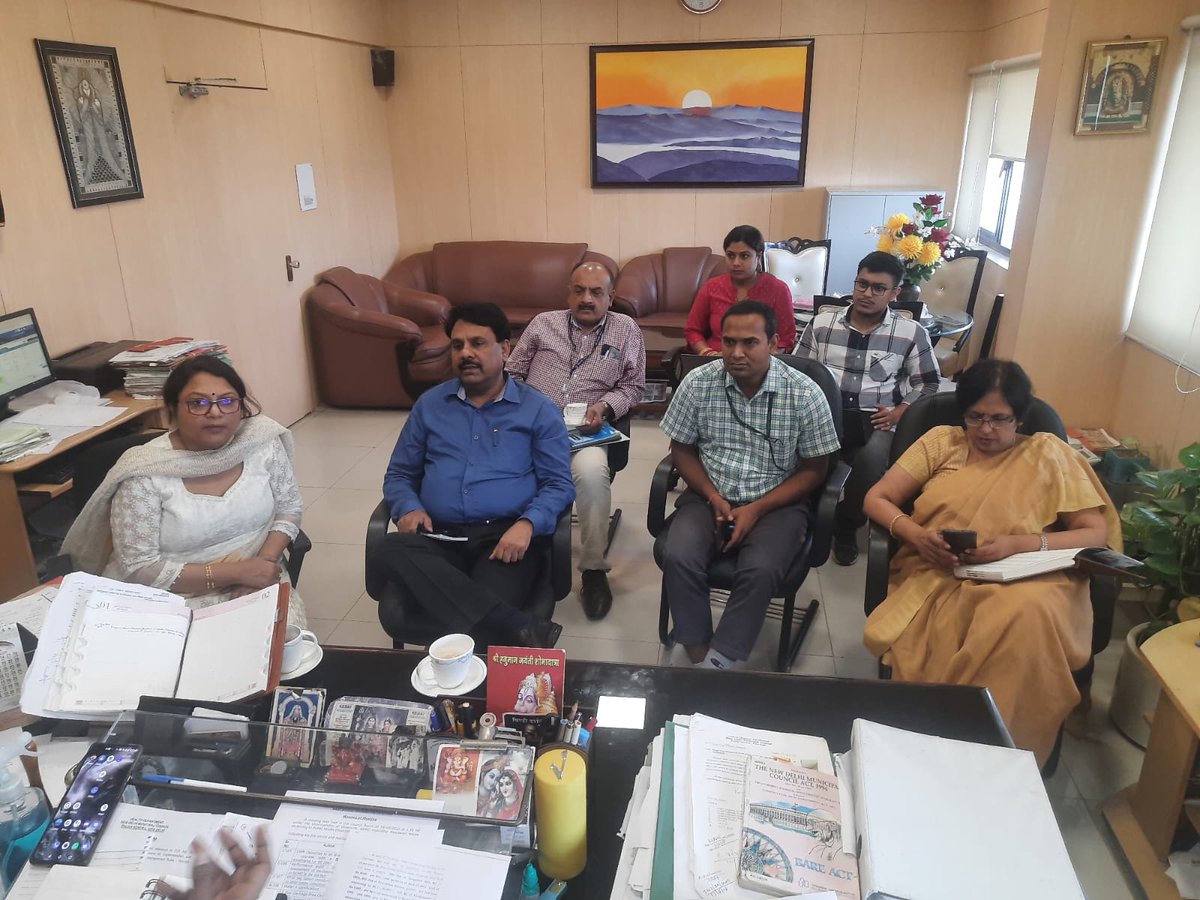 tweetndmc's tweet image. A review meeting chaired by Dr. Ramesh, MoH with CMO&apos;s &amp;amp; JD Comml. #NDMC Regarding implementation of action plan of effective collection of #Solid_Waste_Management user charges in the premises of #NDMC.
#SwachhSurvekshan2023
#HarGharTiranga
#स्वच्छतासर्वोपरि
#NewIndia🇮🇳 #NewNDMC