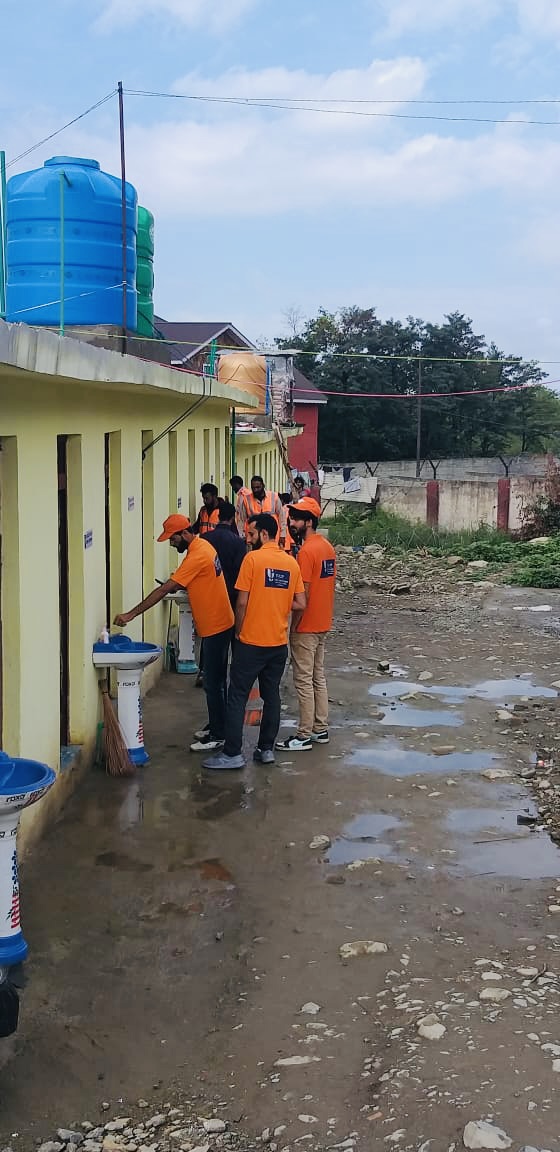 Our safaimitras ensuring  sanitation &amp; cleanliness around washrooms! 
#SwachhAmarnathJiYatra 
  
#SwachhTeerth
<a href="/nitishwarKumar/">Nitishwar Kumar IAS</a>
<a href="/Diprjk/">Information & PR, J&K</a>
 <a href="/OfficeOfLGJandK/">Office of LG J&K</a>
@MayorJammu
<a href="/SwachhBharatGov/">Swachh Bharat Urban</a> 
#SwachhSurvekshan2023 
#Amarnathyatra2022 
#AmarnathYatra