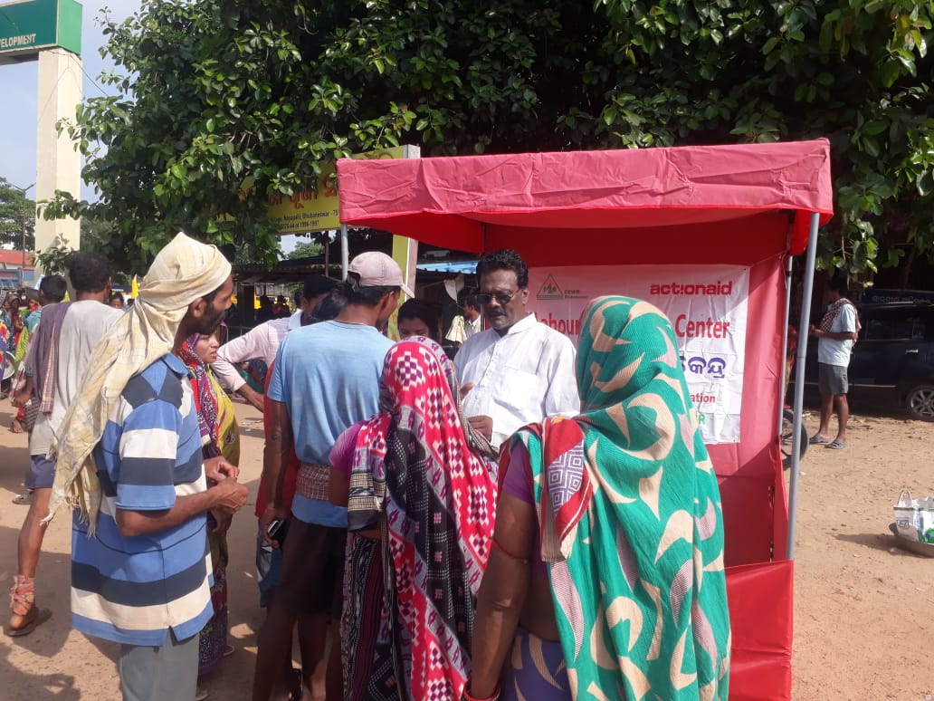 ActionAidIndia's tweet photo. To raise awareness about labour laws and rights among unorganized workers, together with CCWD, we set up a Labor Facilitation Center at Labour Adda, Bhubaneshwar to facilitate the access of laborers to social security schemes and other entitlements. #50YearsOfAAIndia https://t.co/7PhM1HSFR2