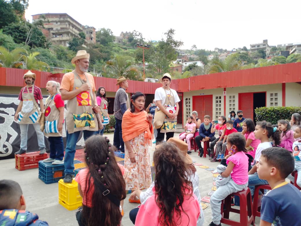 Ayer en el JUNQUITO , Comunicalle estuvo con este maravilloso público