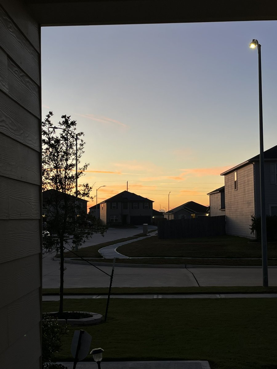 JadeARuiz's tweet photo. Caught the morning sunrise as I was heading out to our daily walk and to play with my pup! It’s a very sleepy selfie as I try to get my body back on a “school” schedule. #cecheetahs #cesummer22 https://t.co/KvtceGRH71