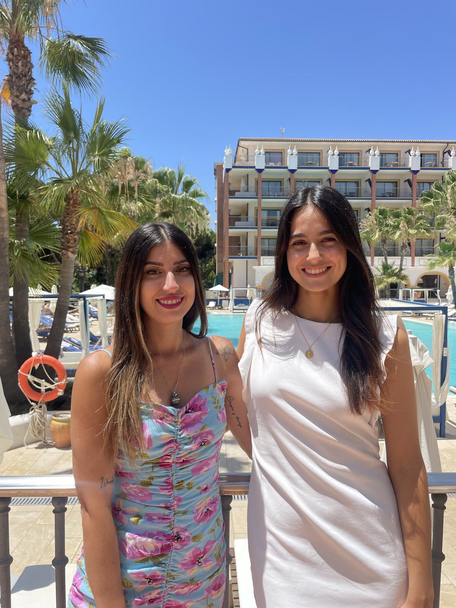 TuiIsla's tweet photo. Ya es 1 de agosto y hoy nuestra primera clienta Tirsa (izqda.) le pasa el relevo a Raquel (dcha.) nuestra segunda clienta que disfrutará de su experiencia en el hotel durante todo este mes. 

Y tú, ¿también te apuntas? Si vienes al hotel, dínoslo en comentarios #felizlunes https://t.co/FkW2DKWRuN