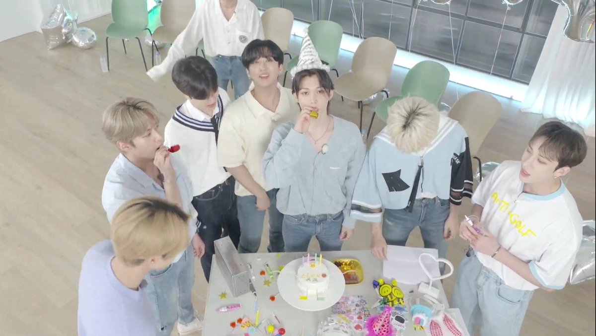 TodorokiValeri's tweet photo. Happy birthday stay ✨🎉
It is a beautiful thing to be 4 years with you guys I will always be happy to have met you ♡
#StrayKids #stay #STAYweeK2022 #SKZ https://t.co/QrUgckNf94