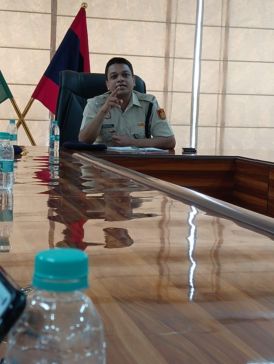 darya_ganj's tweet photo. Meeting Held By Addl DCP Central District Shashank Jaiswal. Security Issues Were Discussed At Length . Residents &amp; Traders Are Requsted To Be Vigilant . #gharghartiranga @DCPCentralDelhi @DelhiPolice #independenceday #security #safetyfirst #delhipolice @manishseth @ShoDaryaganj https://t.co/Wrsf921GDS