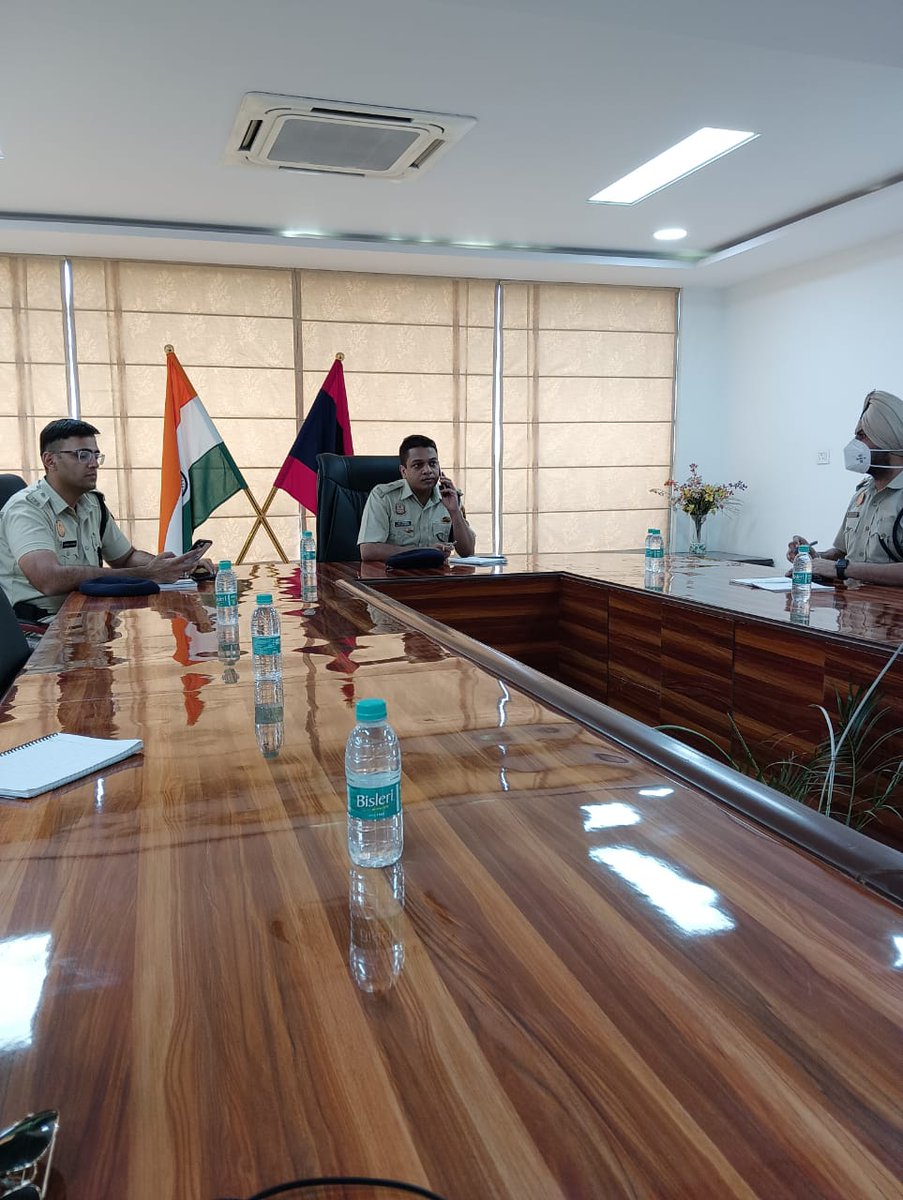 darya_ganj's tweet photo. Meeting Held By Addl DCP Central District Shashank Jaiswal. Security Issues Were Discussed At Length . Residents &amp; Traders Are Requsted To Be Vigilant . #gharghartiranga @DCPCentralDelhi @DelhiPolice #independenceday #security #safetyfirst #delhipolice @manishseth @ShoDaryaganj https://t.co/Wrsf921GDS