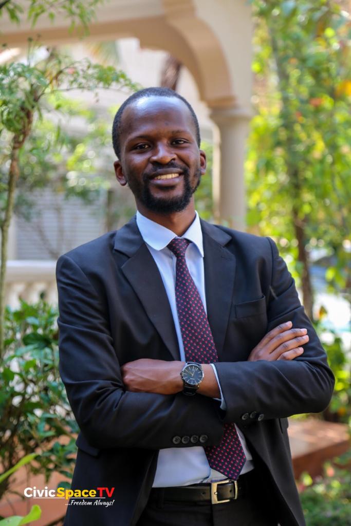 DrakeOnen's tweet photo. @musiime_alex on introducing today's discussion he observes that Uganda is largely a gradient society that rely's on agriculture. However climate change hasn't spared Uganda following the prolonged droughts and heavy rains. @CivicSpaceTV @ccgea1 #CommunityShowUG https://t.co/AlALS8r5ak