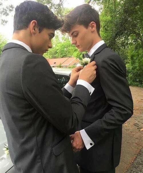 Th1sC0uldBeUs's tweet photo. 👬 https://t.co/k2UvHyEx4Z