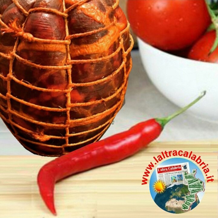 laltracalabria's tweet image. La celeberrima #Nduja di #Spilinga (#ViboValentia). Di consistenza morbida (anche #spalmabile). 
📰 L'altra #Calabria #laltracalabria #Gastronomia #Cucina #CucinaCalabrese