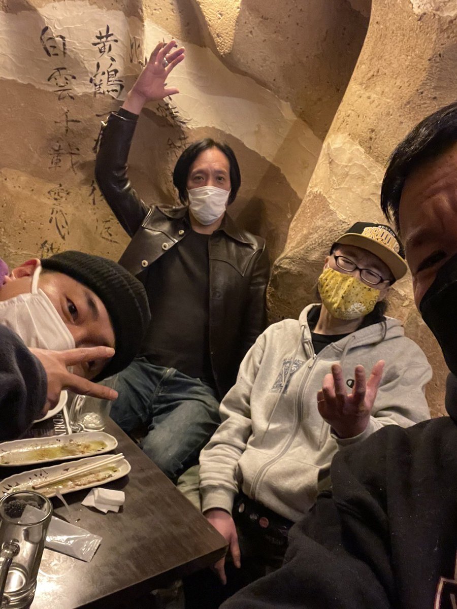 senta76's tweet image. ストレートエッジ
NYHCを日本に広めたパイオニア
Mitch SxE さん
バンドやり始める前から色々と教えてくださったり
当時まだ日本で珍しかったグラフティースタイルでロゴ書いてくれたり本当に感謝してます。

ご冥福をお祈りします。

ドキュメンタリー撮影時
貴重な話を聞けましたので乞うご期待