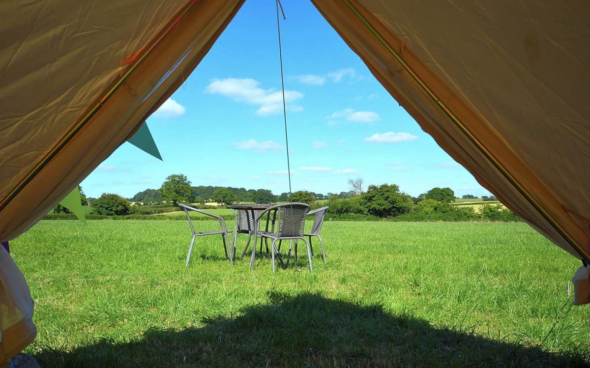 HowardRBSmith's tweet photo. #MondayMotivation Time to book that #holiday What about #glamping in #Dorset £350 for two nights for 4 people #Bargain £50 per night thereafter #offer Aug only!! Book - https://t.co/ePMKlGrjbV @holidayfoxuk @ruralglamping https://t.co/GebdzbexPT