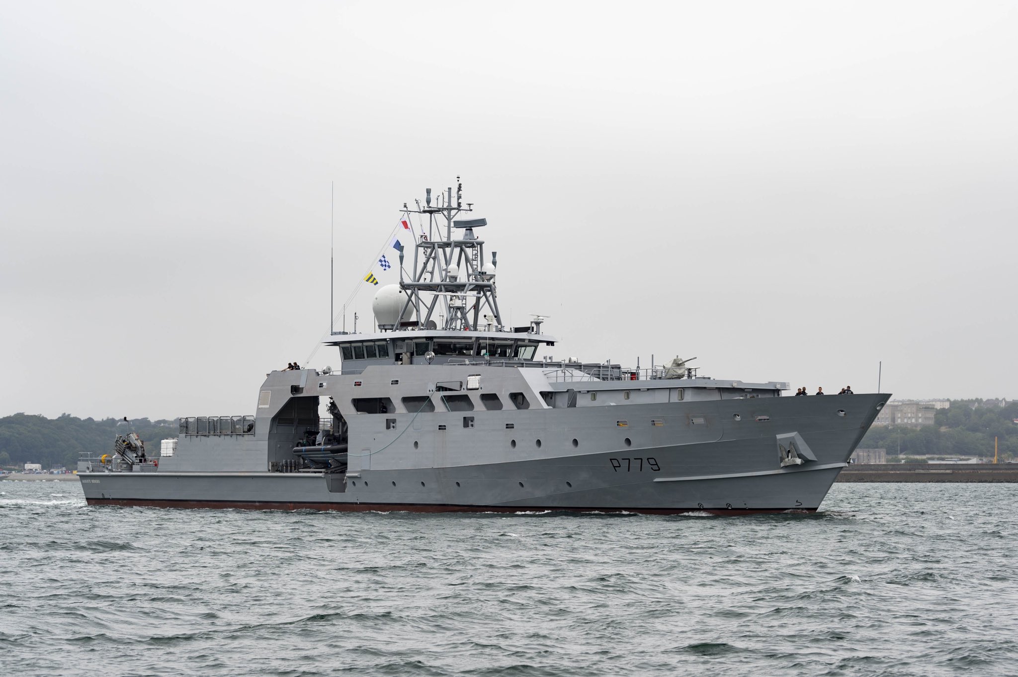 FZErBv0WQAAMt_x?format=jpg&name=large