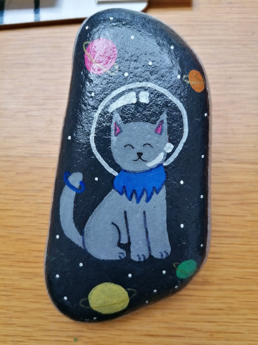 pjartandcrafts's tweet photo. #art #craft #diy #painting #acrylicpainting #minicanvas #cat #space #spacecat #planets #redditchrocks #rockpainting #paintedrocks #ukartist #smallartist https://t.co/D4qse5nlYD
