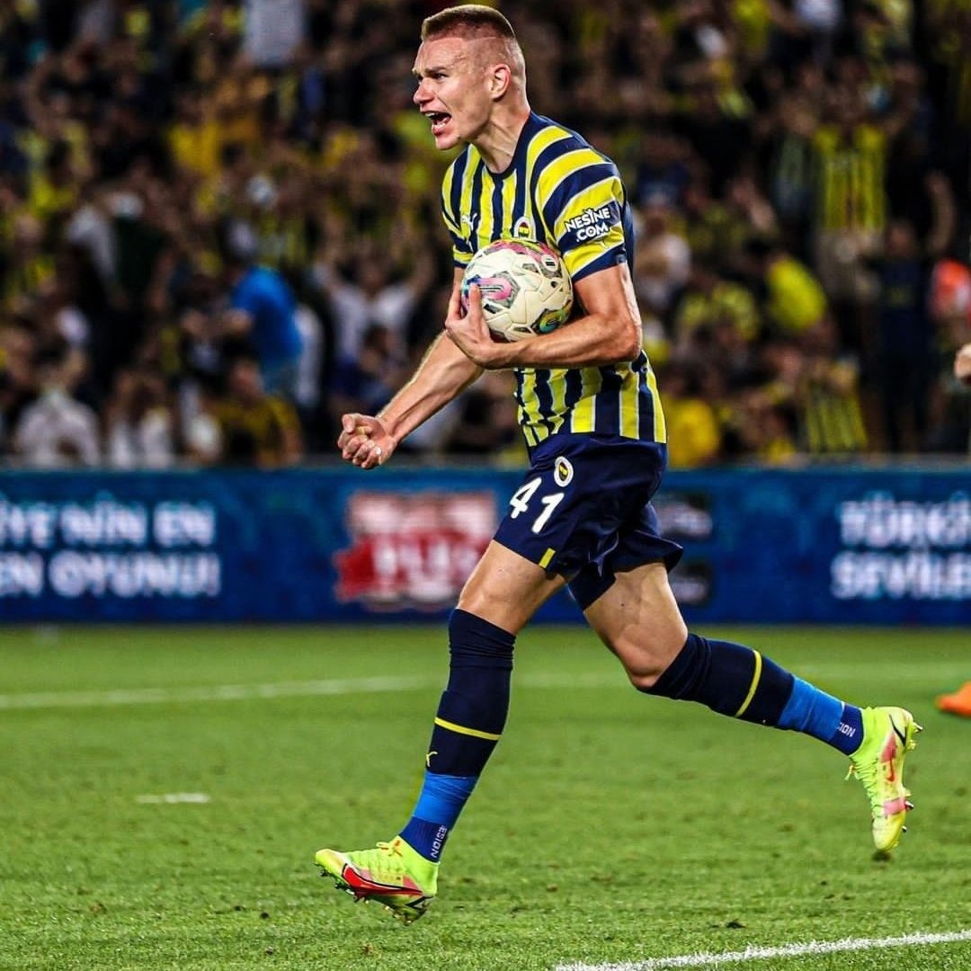 Bi kral görüyorum sanki ?? <a href="/Fenerbahce/">Fenerbahçe SK</a>