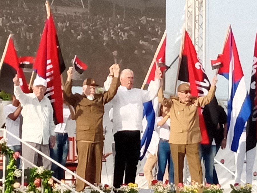 DrRobertoMOjeda's tweet photo. Concluyó un mes de importantes celebraciones pero también de muchos desafíos. Inicia agosto y en cada una de sus jornadas estaremos rindiendo tributo al líder histórico de la Revolución Cubana, #FidelPorSiempre y a la @FMC_Cuba por el aniversario de su fundación #Cuba @DiazCanelB https://t.co/IloEEzQ3x9