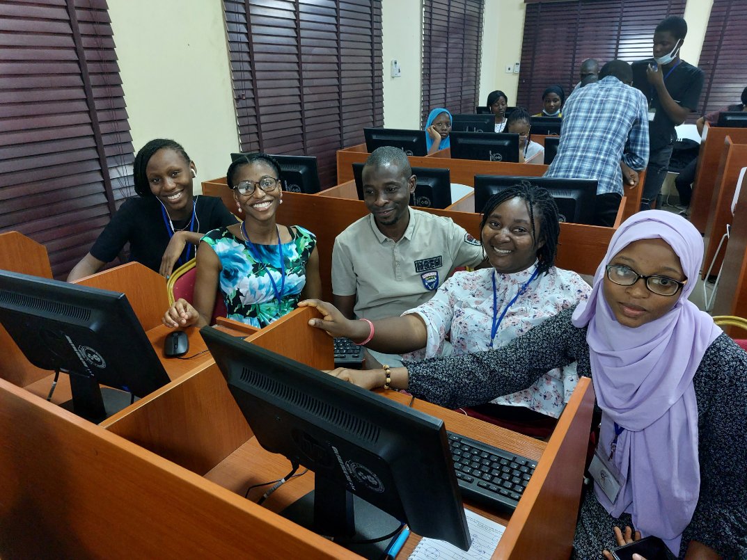 CSAcademyAfrica's tweet image. It's the last week of our workshop, and our participants are working in small groups on #programmingprojects
This teaches them valuable skills in teamwork, project design and how to tackle large problems using Python!