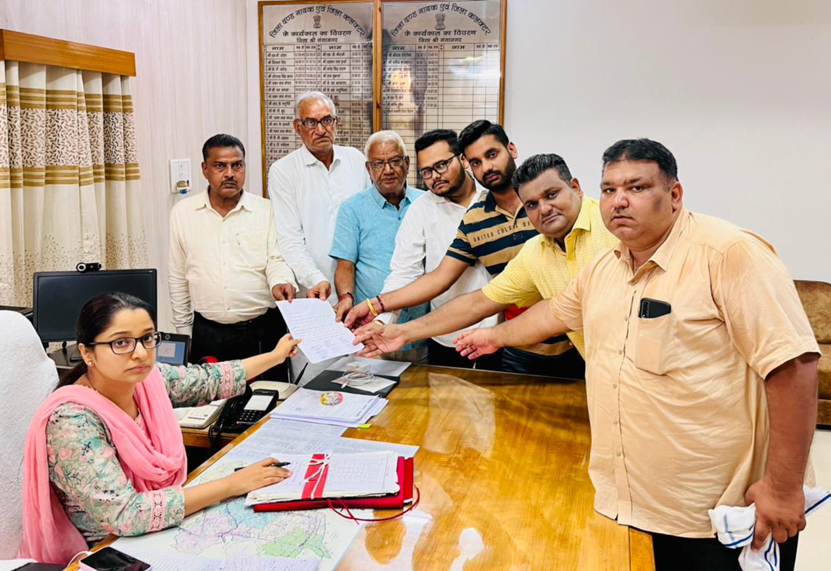 गाँव उदासर व इंद्रा वाटिका श्री गंगानगर में बरसात के पानी से डूबने से मृत हुए बच्चों के परिवारों को आर्थिक सहयाता  की मांग को लेकर कलेक्टर से श्रीगंगानगर गणमान्य लोगों मिले कलेक्टर महोदया ने घटना पर दुख प्रकट करते हुए परिवार को उचित मुआवजे का आश्वासन दिया!
<a href="/RajGovOfficial/">Government of Rajasthan</a>