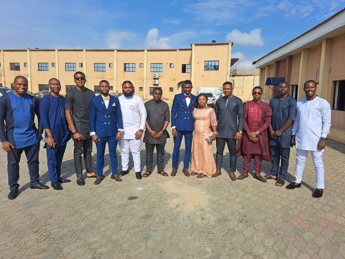 asishana_steve's tweet photo. Yesterday was more like a mini reunion for #Exboys from the prestigious Nigerian Military School as we turned up for a brother-in-arms @iamigbotoo
.
We had a couple of laughs about the good old days & had conversations on the present day realities.
.
Nms 99', 00' & 03'
πππ€ https://t.co/EwkxDgeMND