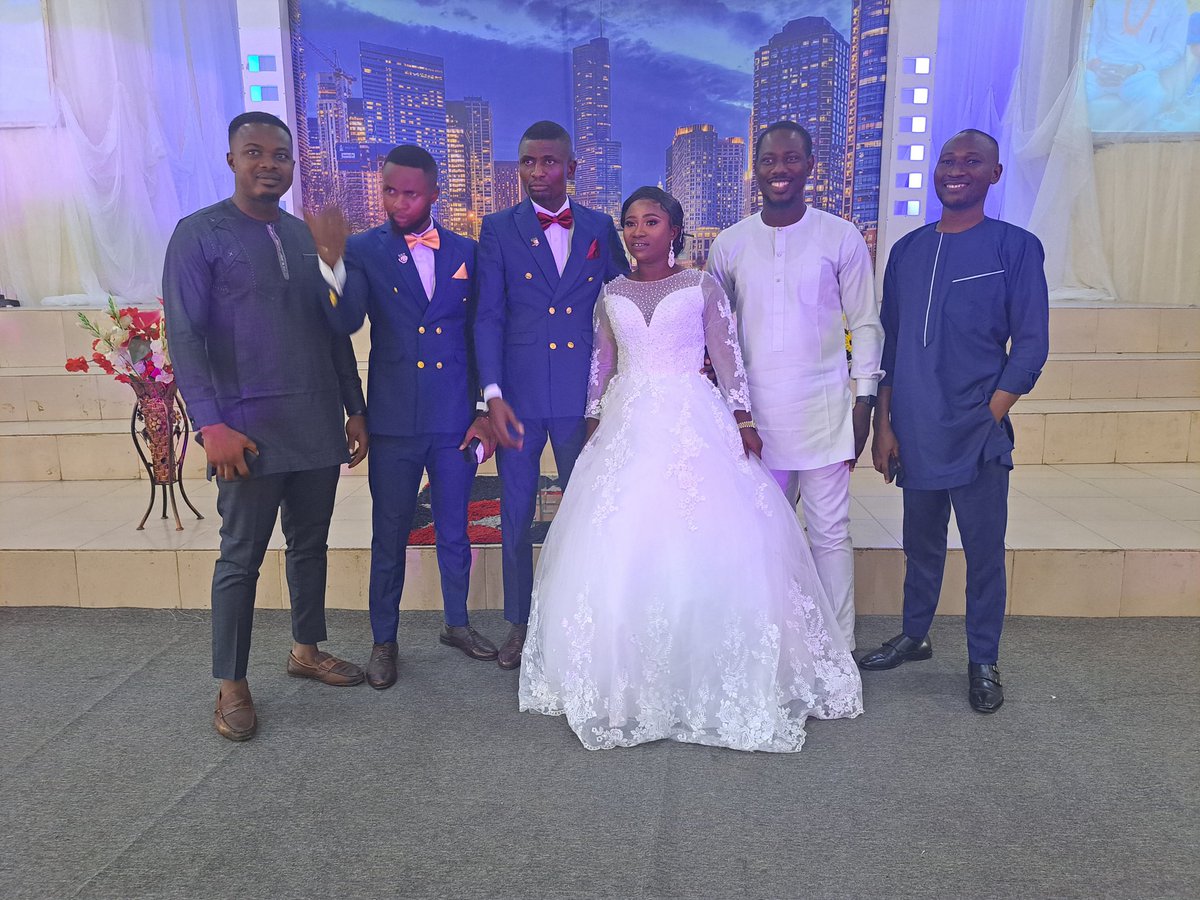asishana_steve's tweet photo. Yesterday was more like a mini reunion for #Exboys from the prestigious Nigerian Military School as we turned up for a brother-in-arms @iamigbotoo
.
We had a couple of laughs about the good old days & had conversations on the present day realities.
.
Nms 99', 00' & 03'
πππ€ https://t.co/EwkxDgeMND