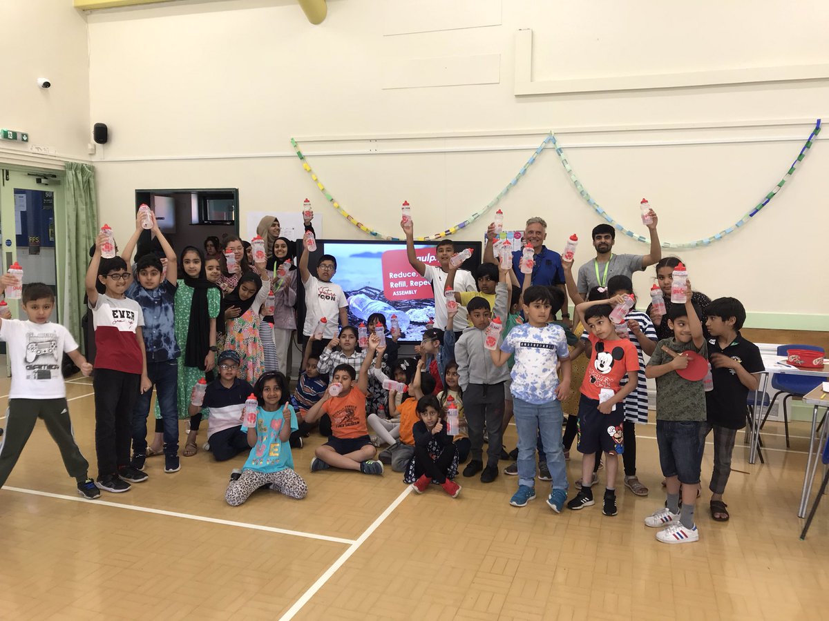 deeplishcc's tweet image. Improving Health, well-being and reducing single use plastic bottles! Pledge to reduce, reuse, refill, repeat GULP! @gulpNOW @SaferRochdale @YourTrustRdale @recycle_now @RochdaleCouncil #HAF2022 @itvnews well done Nigel Goulding, volunteers and staff @deeplishcc