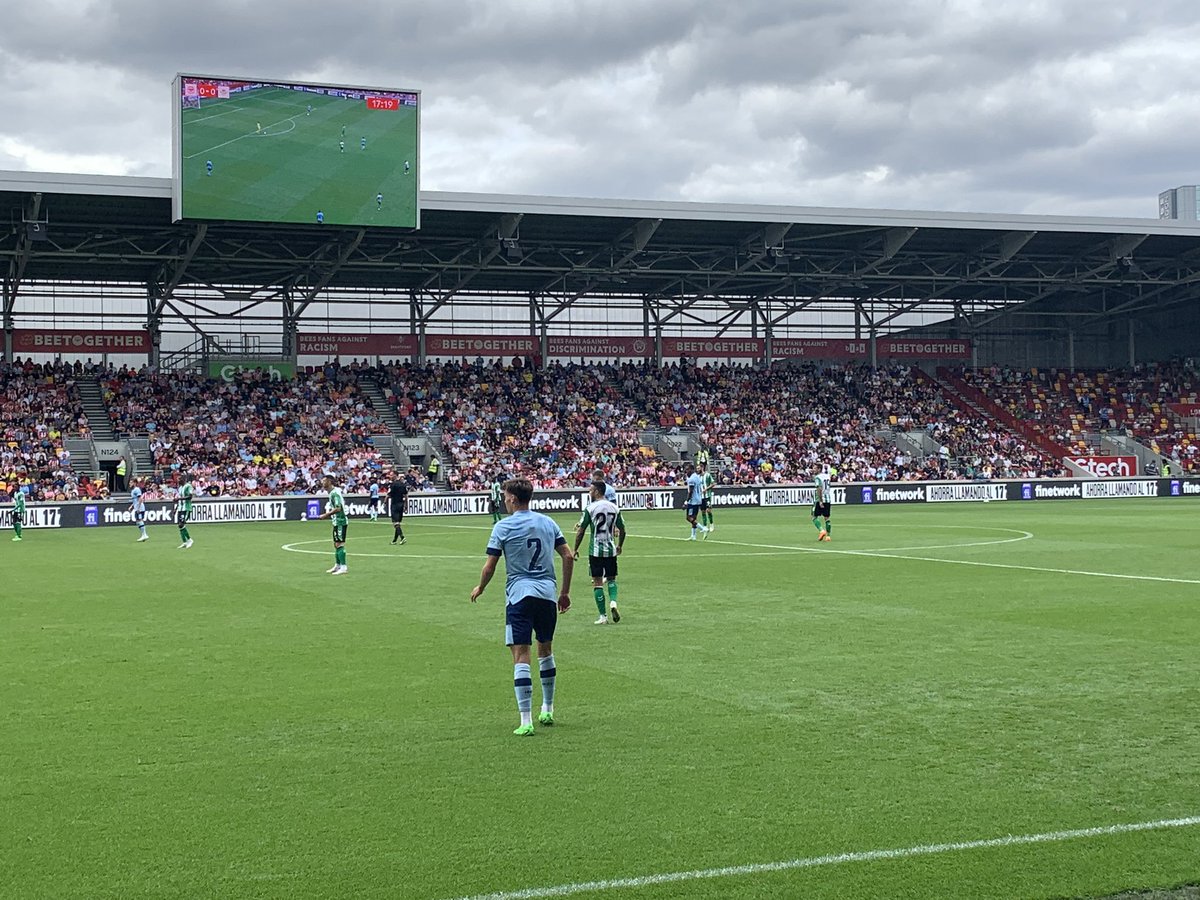 Tdefrancesco's tweet photo. Sitting up close for only 20 quid #preseason #bees https://t.co/4zKMSRffBC
