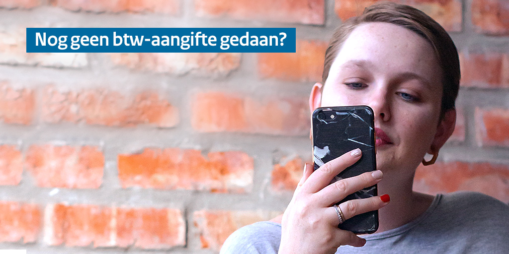 Je btw-aangifte voor het 2e kwartaal niet gedaan vóór 1 augustus? Dan kun je in de komende dagen een sms’je krijgen met een herinnering. Check hier met welke tekst en afzender we sms’en, zodat je zeker weet dat dat het bericht van ons komt. ​belastingdienst.nl/wps/wcm/connec…