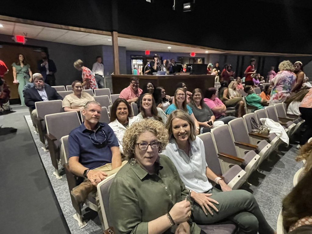 LCHS9GC's tweet photo. LCHS Ninth Grade Campus is excited and ready to start the 2022-2023 school year! https://t.co/6AD83lKFpN