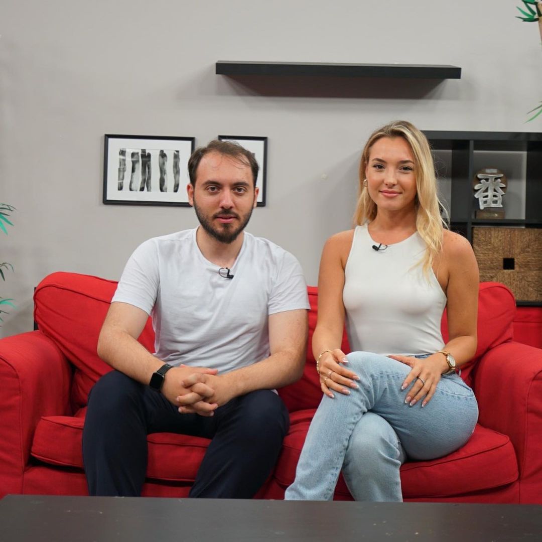 SudeBurcuOFC's tweet photo. Sude Burcu Ferit Ömeroğlu'nun konuğu oldu. Samimi, keyifli röportajları yarın Hürriyet YouTube kanalında yayınlanacak. Heyecanla bekliyoruz. ♥️📽 https://t.co/OUXQSeiDEg