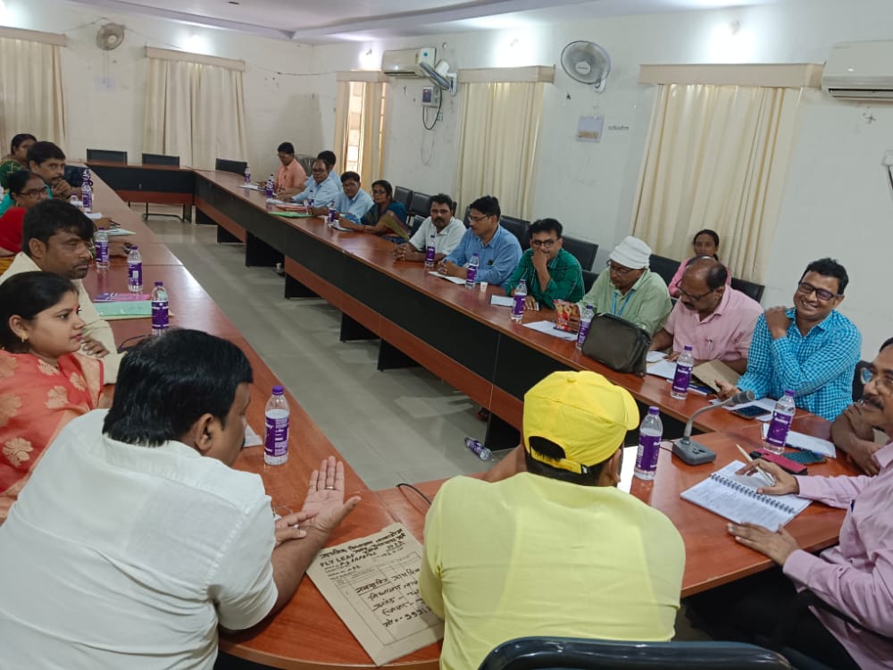 pushkarmishra09's tweet photo. #पूर्णियां_जिला_परिषद सदन में शिक्षा समिति की पहली बैठक आज मेरी अध्यक्षता में संपन्न हुई, जिसमें जिला शिक्षा पदाधिकारी, सभी प्रखंड शिक्षा पदाधिकारी व शिक्षा समिति के साथ सभी मेंबर उपस्थित रहे।

इस बैठक में #शिक्षा_सुधार से संबंधित सभी आवश्यक विषयों पर विशेष रूप से चर्चा हुई।🙏 https://t.co/24OrofQYyf