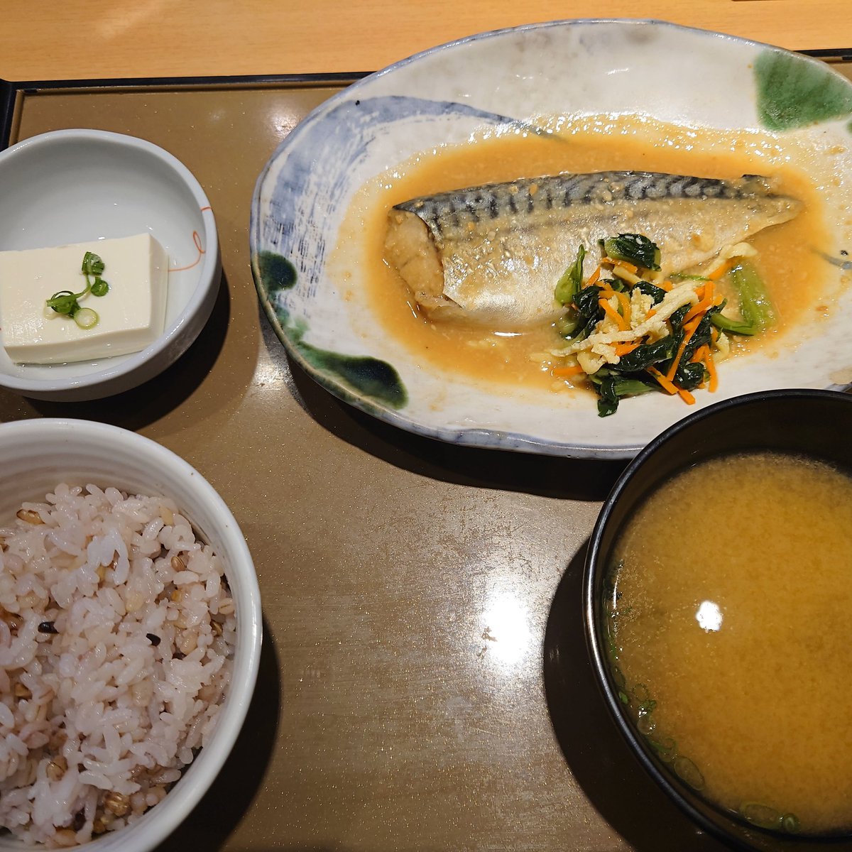 いつサバの塩焼きだが、 気分を変えて味噌煮にしよう！