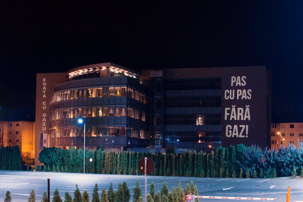 nealhc's tweet photo. 📽️💥 Over the weekend, climate activists in Romania projected on the headquarters of Romgaz. Their message: Gas extraction in Neptun Deep is not a green solution! 🇷🇴 must quit its fossil fuel addiction w/ renewables, not more gas! #GatacuGazul #FreeFromGas #STOPNeptunDeep https://t.co/lgki2XThtx