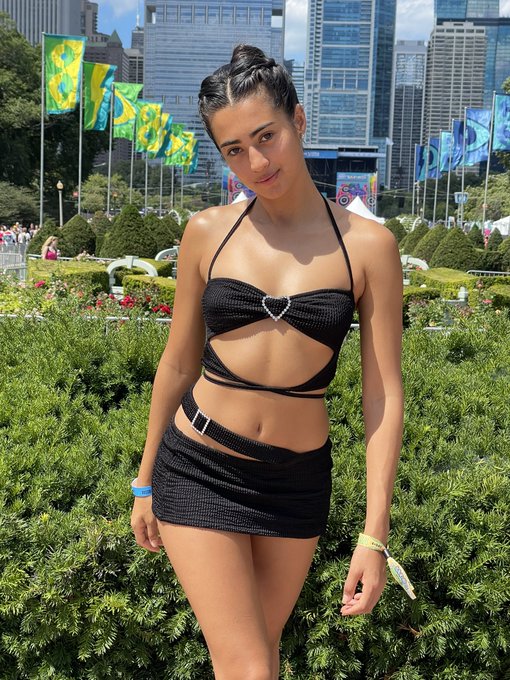 Wow #Lollapalooza i love you #chicago ⚡️ more on my OF https://t.co/mSIpkkYK1U https://t.co/SuYSdxe3<a href="/tag/lollapalooza"class="tags">#Lollapalooza</a><a href="/tag/chicago"class="tags">#chicago</a>