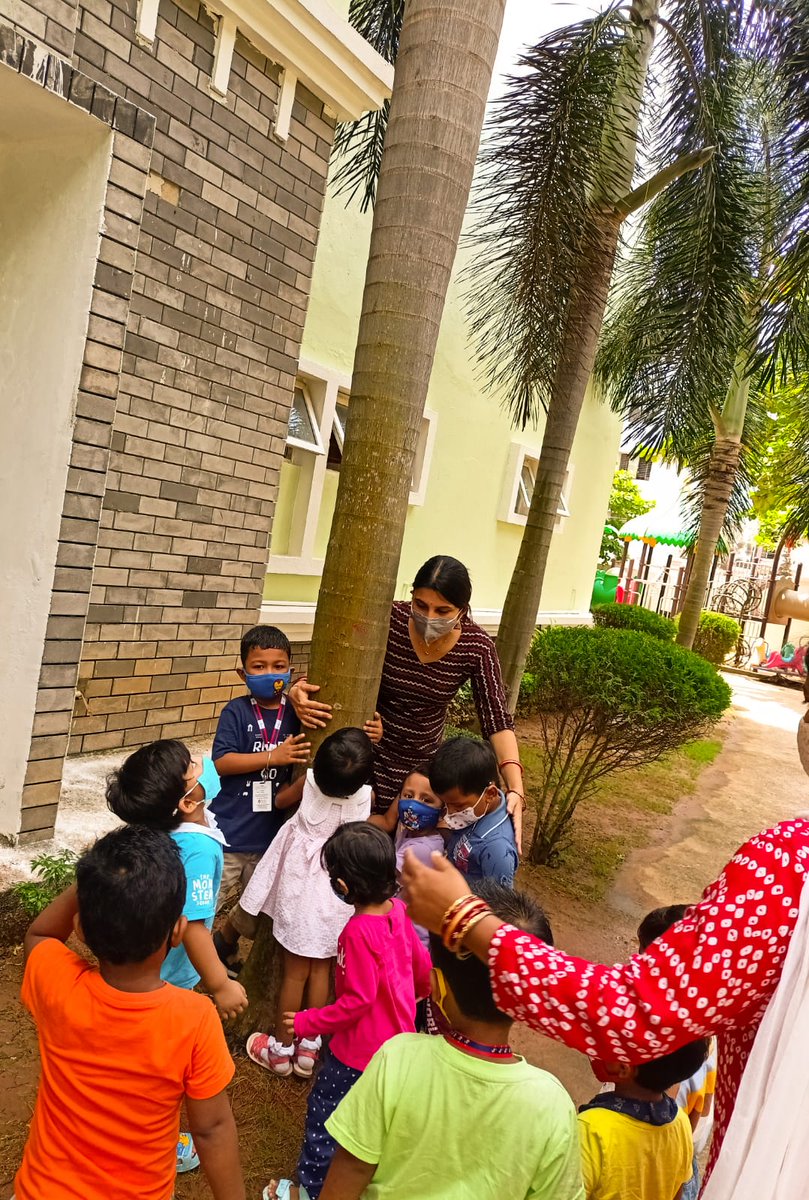 SAI_Edu_In's tweet photo. They explored different types of leaves, it's colour, size and texture. They also identified different colours of flowers.
#MotorSkills
#InterIntraSkills
#LinguisticSkills
#VisualSkills https://t.co/y0VsaluD4z