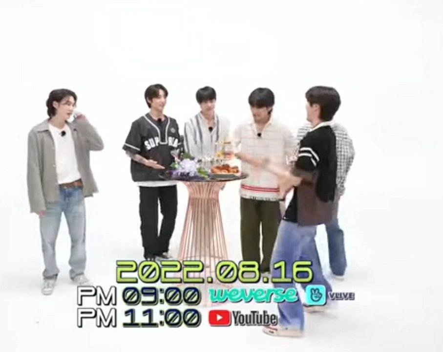 GogKookARMY's tweet photo. Первый эпизод после долгого отсуствие выйдёт на преложение V-Live и Weverse 16 августа 15:00 по мск, 💙💚а на Ютубе будет 17:00 по мск❤😭 #runBTSISCOMING #runBTS https://t.co/Oi7KEPeNrE
