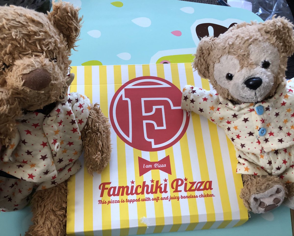 chocola1teddy's tweet photo. ご主人様がファミマでね、ピザかってきたんよ✨いまのコンビニって、なんでもうっててすごいよねー(๑˃̵ᴗ˂̵)💕
おあじはとってもおいしかったよー！ https://t.co/w5bcAHP1BJ