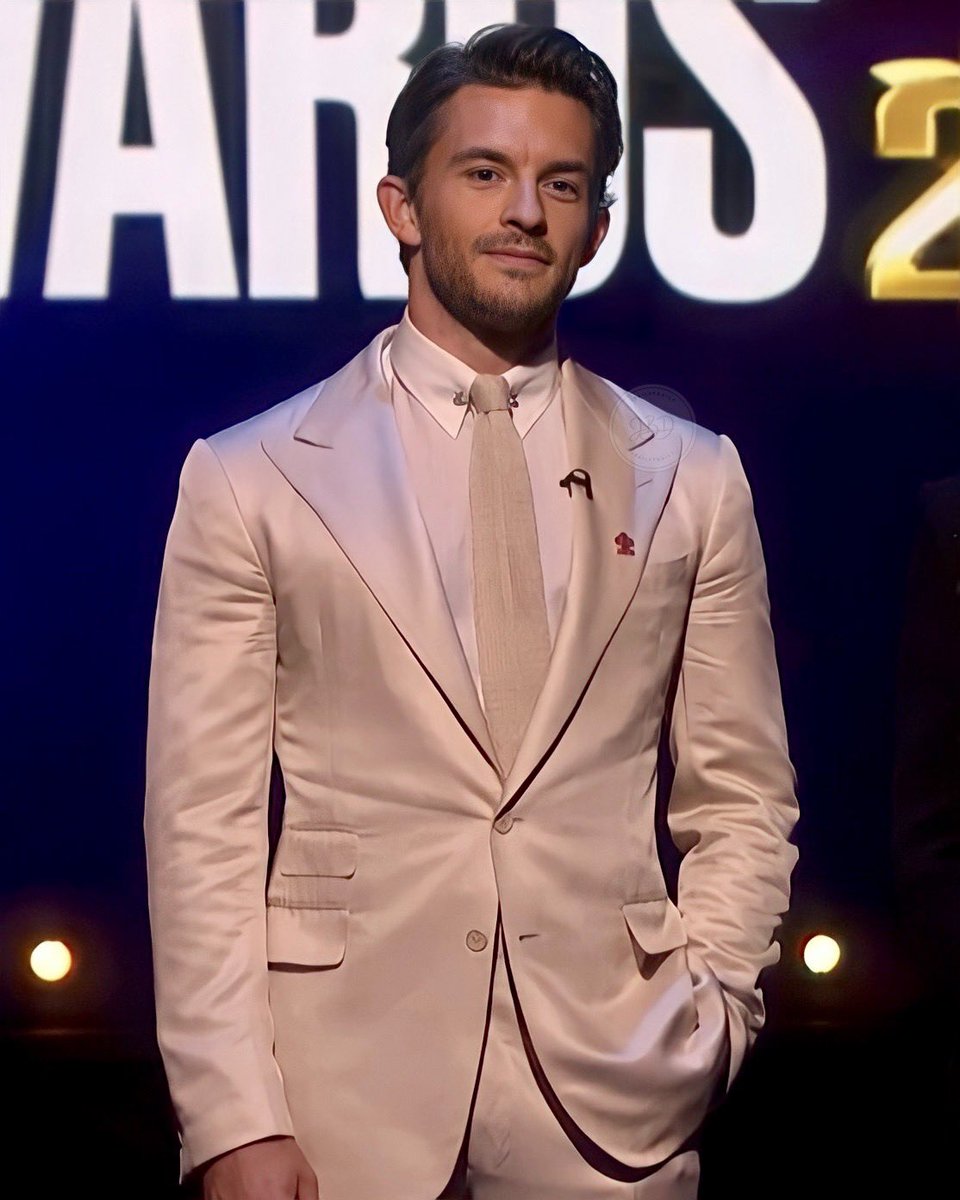 jbaileydaily's tweet photo. Jonny presenting at the Prince’s Trust Awards this year!

📸: Screencapped and edited by me.

#jonathanbailey https://t.co/P072DohBR8