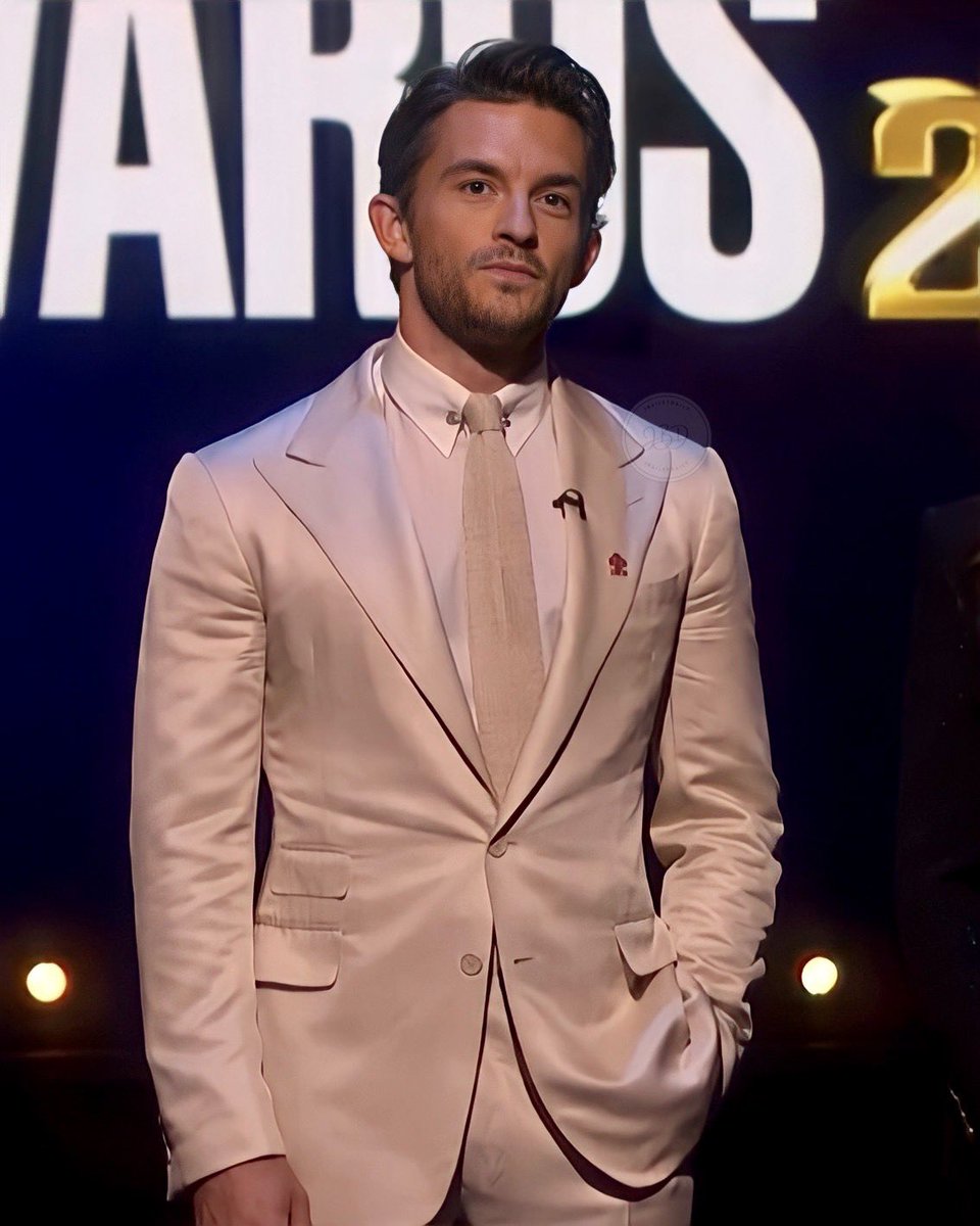 jbaileydaily's tweet photo. Jonny presenting at the Prince’s Trust Awards this year!

📸: Screencapped and edited by me.

#jonathanbailey https://t.co/P072DohBR8