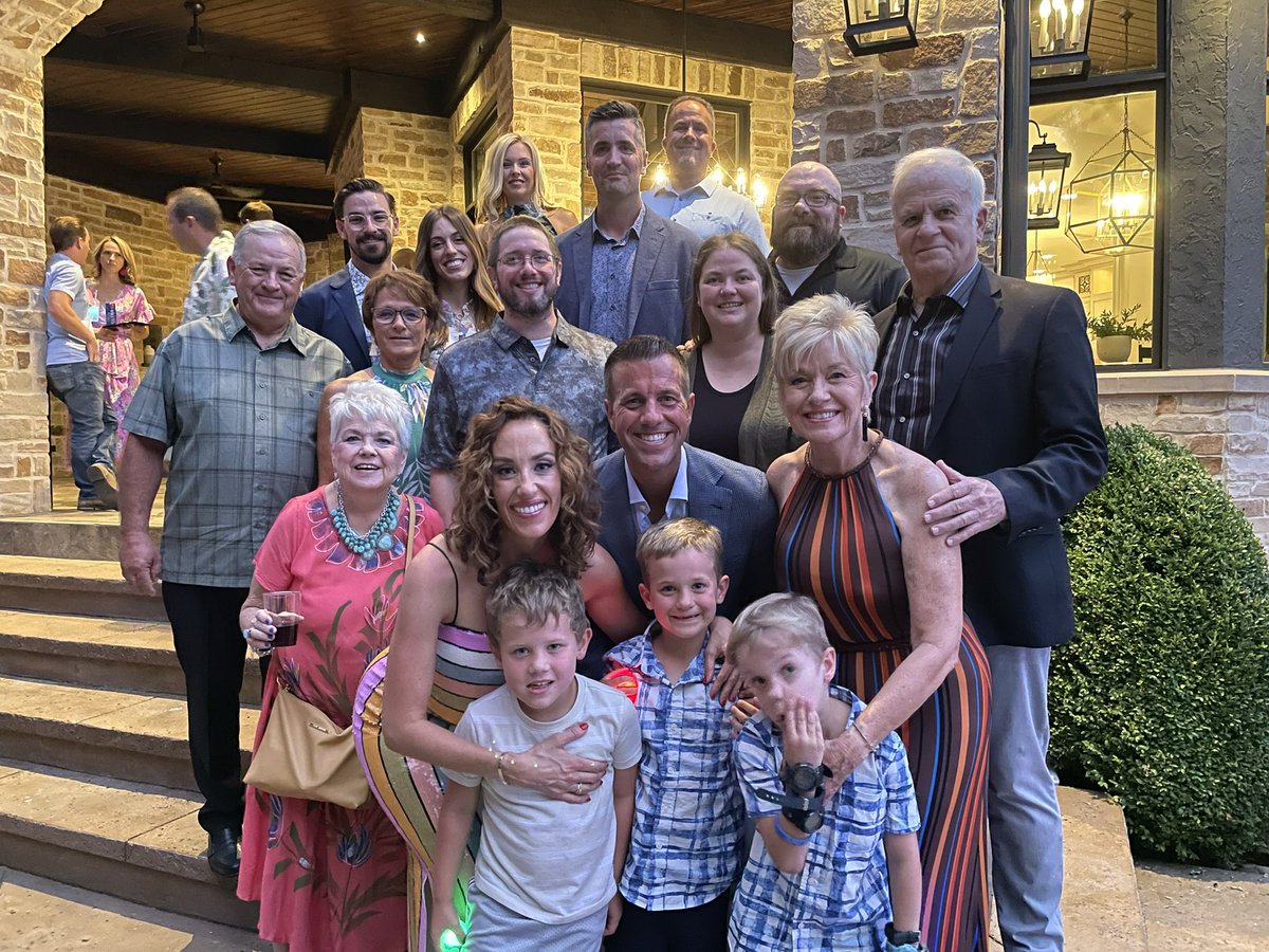 jedwardbecker's tweet photo. Wow! What a weekend. Such a fun weekend with family and friends to celebrate 40! #JB40 https://t.co/5MENMZ8PfV