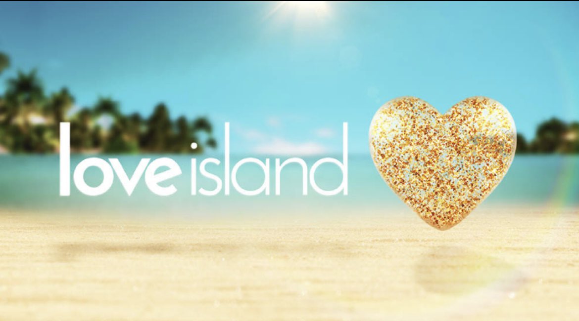 bakers_oven's tweet photo. #Bakers_oven is turning heads today with a large selection of treats for watching #LoveIsland Final #shoplocal #Igotatext ❤️ 🏝 https://t.co/q0GSPT9oVf