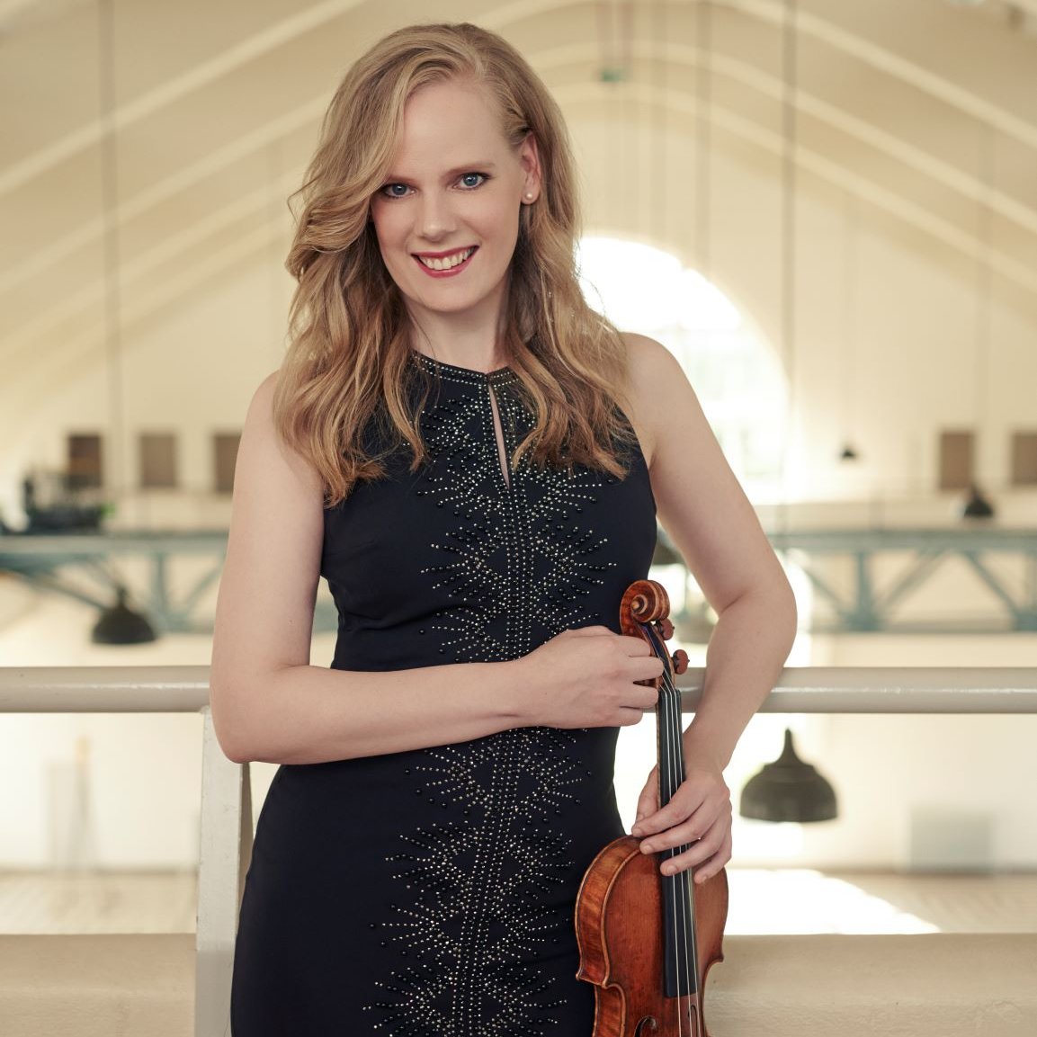 Join the Pittsburgh Symphony Orchestra for a program of crowd-pleasing symphonic blockbusters tonight at 7! Dutch violinist Simone Lamsma makes her PSO debut performing Korngold’s romantic Violin Concerto alongside works by Berlioz and Rachmaninoff! 📸: Otto van den Toorn