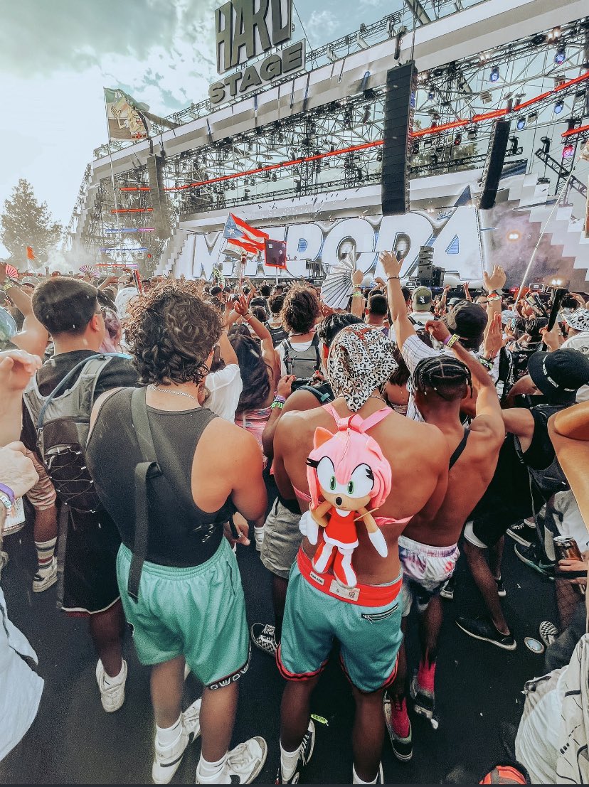 mikalommusic's tweet photo. Hard Summer 2k22📸 https://t.co/9M6DBFIy6y