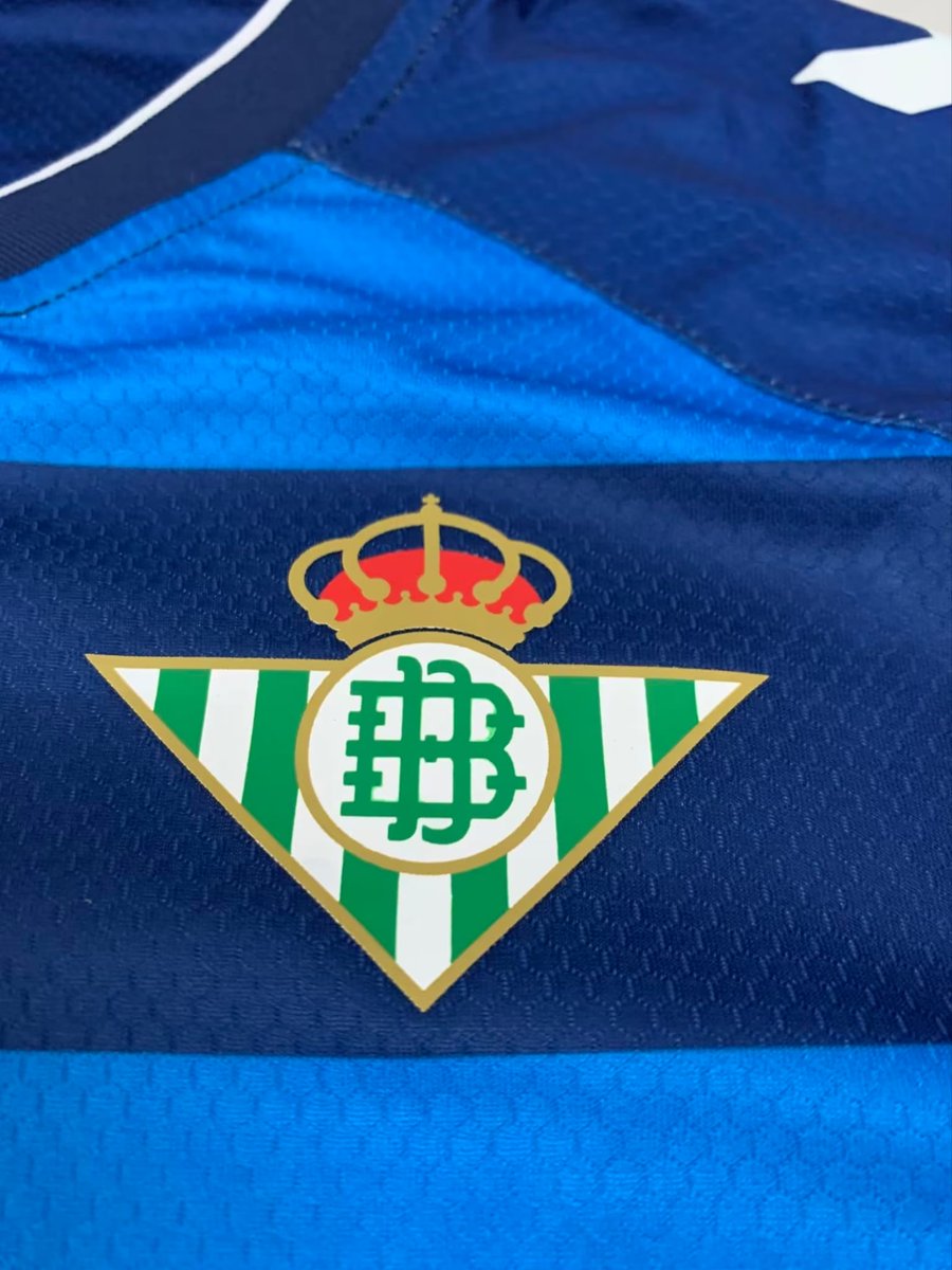 Diegolarom's tweet photo. 🚨SORTEO TWITTER BETIS 🚨

El ganador se lleva la nueva camiseta del Betis de Hummel.

Requisitos para participar: 

1. Dar RT a este tweet.
2. Seguir a esta cuenta (@diegolarom) y a @Camishop2
 
El sorteo se realizará el 26 de agosto. https://t.co/zo2AATwVUF