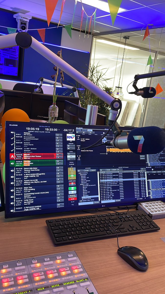 heinivanbergen's tweet photo. Let's go met een nieuwe avondshow @RN7Online https://t.co/JB2L1Hvb9g https://t.co/kMq2eH6Dpj