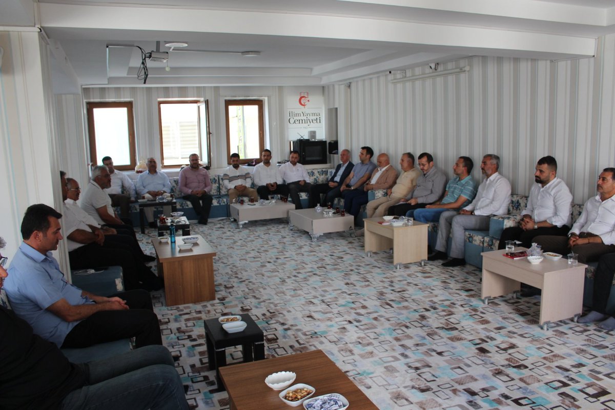 EnsarVakfi's tweet photo. Genel Başkanımız Dr. Şener Ağaç, Elazığ İl Müftüsü Selami Aydın ile birlikte Elazığ'da faaliyet gösteren sivil toplum kuruluşlarıyla istişare toplantısına katıldı. https://t.co/Sa96kd4QMR