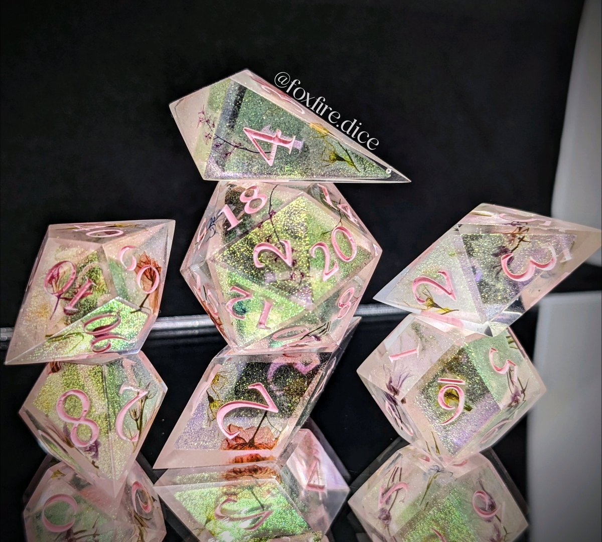 Foxfiredice's tweet photo. ✨ GIVEAWAY TIME ✨

Winners choice between the deep gold sparkle of Constellation 

OR

The soft delicate florals and colour shift of Fairy Glade

RULES:

🦊 Follow me
🦊 Like &amp; RT 
🦊 Tag two friends and which set you want to win 

Ends 8/8

#dice #dnd #ttrpg #handmadedice https://t.co/7PC1HLN6RV