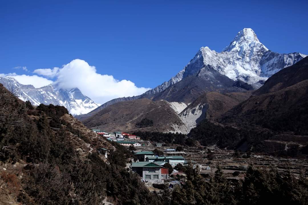 Travelmaxguide's tweet photo. In the lap of Mt. Amadablam, Pangboche village. From where you can reach the base camp of Mt. Amadablam. En route to Everest Base Camp. 
#explorenepal #explorelikealocal #explorewithlocal #gowithlocal #sustainable #supportlocal #mountainslovers #inclusive https://t.co/eZGaKQNu70